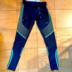 WOMENS NIKE DRI-FIT LEGGINGS WITH ZIPPER POCKET!